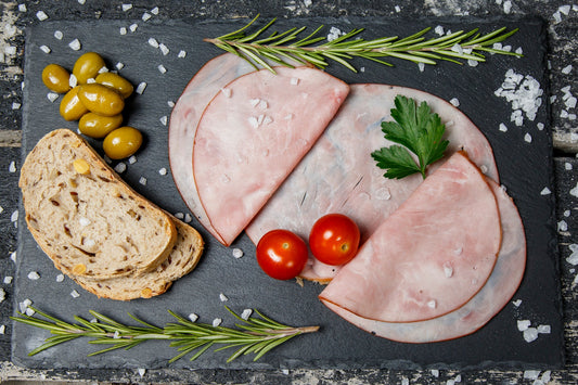 Шунка слайс – кралят на удобните месни продукти за закуска и не само